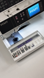 PFAFF Creative 3.0 - naai- en borduurmachine - OCCASION