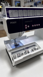 PFAFF Creative 4.5 - naai- en borduurmachine OCCASION