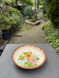Lage Serveerschaal Ø 22 cm | Handbeschilderd Portugees Aardewerk | Gebroken Wit met Bloemmotief