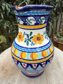 Schenkkan "Monsaraz" | Kleurrijk Bloemmotief | Handgemaakt Portugees Aardewerk | 1,4 Liter