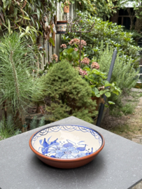 Lage Serveerschaal Ø 23 cm | Handbeschilderd Portugees Aardewerk | Wit met Blauw Bloemmotief