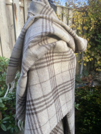 Wollen omslagdoek beige met bruin geruit 250x70cm