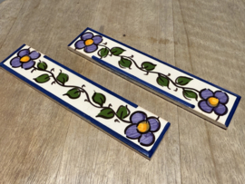 Keramische rand Lisboa / donkerpaarse bloemen (15x3cm)