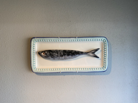 Witte vierkante schaal met turkooisblauwe rand 37x17cm met geïntegreerde Horsmakreel + gratis bordenspanner