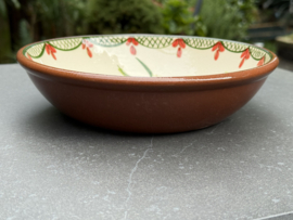 Lage Serveerschaal Ø 22 cm | Handbeschilderd Portugees Aardewerk | Gebroken Wit met Appels