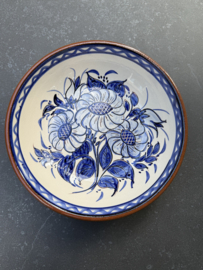 Lage Serveerschaal Ø 22 cm | Handbeschilderd Portugees Aardewerk | Wit met Blauw Bloemmotief