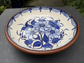 Lage Serveerschaal Ø 22 cm | Handbeschilderd Portugees Aardewerk | Wit met Blauw Bloemmotief