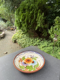 Lage Serveerschaal Ø 22 cm | Handbeschilderd Portugees Aardewerk | Gebroken Wit met Bloemmotief