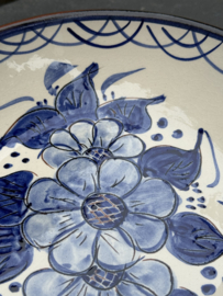 Lage Serveerschaal Ø 23 cm | Handbeschilderd Portugees Aardewerk | Wit met Blauw Bloemmotief