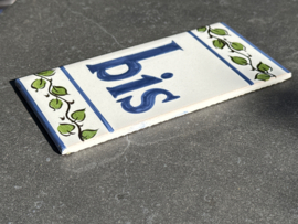 Huisnummer toevoeging "bis" | Tegel "Lisboa" | Handbeschilderd Portugees Keramiek | 15 x 7,5 cm