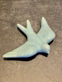 Keramische zwaluw pastel lichtblauw 16x12,5cm