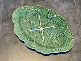 Ovale serveerschaal groen 37x26cm koolbladeren collectie Bordallo Pinheiro (R-11393)