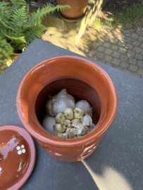 Handgemaakte Knoflookpot met Deksel | Mafra Bloemen | Portugees Aardewerk | Ø 13 x H 23 cm