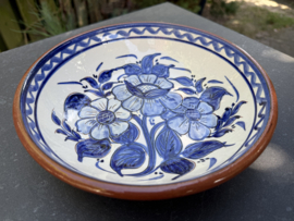 Lage Serveerschaal Ø 22 cm | Handbeschilderd Portugees Aardewerk | Wit met Blauw Bloemmotief