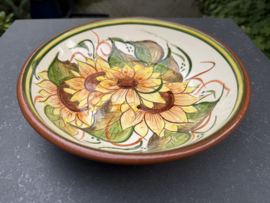 Lage Serveerschaal Ø 22 cm | Handbeschilderd Portugees Aardewerk | Gebroken Wit met Bloemmotief