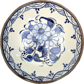 Lage Serveerschaal Ø 22 cm | Handbeschilderd Portugees Aardewerk | Wit met Blauw Bloemmotief