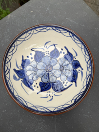 Lage Serveerschaal Ø 23 cm | Handbeschilderd Portugees Aardewerk | Wit met Blauw Bloemmotief