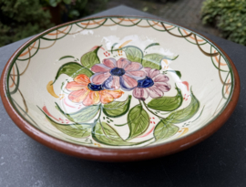 Lage Serveerschaal Ø 22 cm | Handbeschilderd Portugees Aardewerk | Gebroken Wit met Bloemmotief