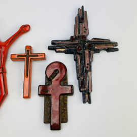 COLLECTIE RELIGIEUZE KRUIZEN KERAMIEK