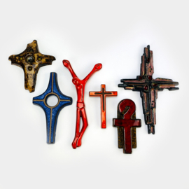 COLLECTIE RELIGIEUZE KRUIZEN KERAMIEK