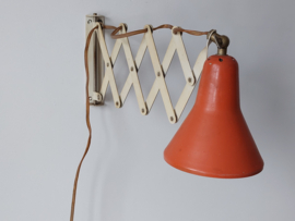 Vintage rode schaarlamp /  Vintage Red Scissorlamp