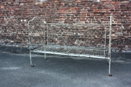 Opvouwbaar ijzeren kinderbedje / foldable iron cot [sold]