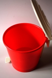 Rood vintage pedaalemmertje / Red vintage pedal bucket