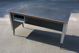 Metalen fifties bureautje / Metal fifties desk [sold]