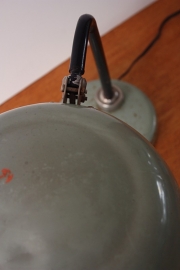 Industriële grijsgroene bureaulamp / Industrial grey green desk lamp [verkocht ]
