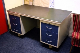 2 Gispen bureau`s / 2 Gispen vintage desks [verkocht]