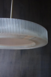 Belgische hanglamp kunststof ribbels `60 [sold]