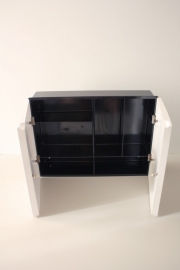 Wandkast bakeliet tweedeurs / Wall cabinet bakelite two doors