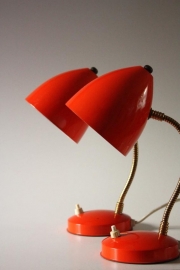 2 rode bureaulampjes retro / 2 red retro desklamps `60 [verkocht]