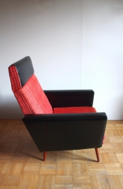 Vintage Fauteuil rood-zwart / Vintage Easy chair red-black [sold]