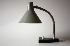 Hala grijs bureaulampje `50 / Hala gray desk lamp `50 [sold]