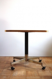 Bijzettafeltje met zwenkwielen / Coffee table with casters [sold]