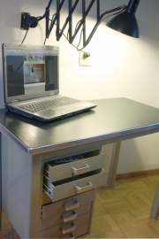 Gispen bureautje middengrijs / Gispen small desk midgray [verkocht ]