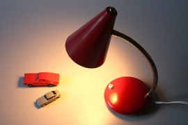 Rood lampje met bolletje / Red small globed lamp [verkocht]
