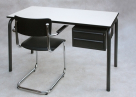 Buisframe Bureautje `50 / Tubular small desk 50 [sold]