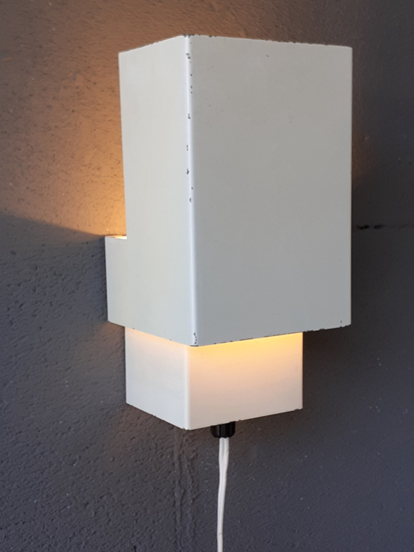 Kubusachtig vintage lampje van Anvia / Cube-like vintage lamp by Anvia