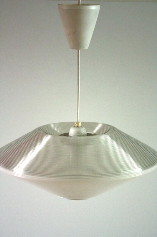 Kunststof hanglamp draadmodel ` 70 / Plastic hanging wire frame `70 [verkocht]