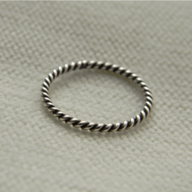silver knuckle ring braided