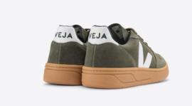 Veja || v10 suede: mud white gum sole