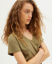 Thinking Mu II CLAVEL hemp tee: kaki - ALLEEN NOG IN MAAL XL -