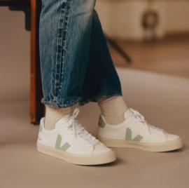 Veja || Campo:  Chromefree Extra White / Matcha 