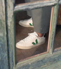 Veja || CAMPO LEATHER: extra white emeraude black -ALLEEN NOG 41 BESCHIKBAAR-