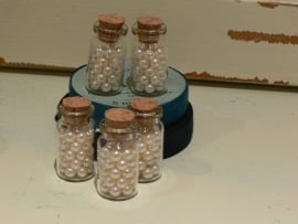 Kleine flesjes met pareltjes (KB67)