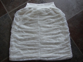 Rania  rimpelrok KANT, d.blauw-zwart-wit of roomwit- taupe-rood