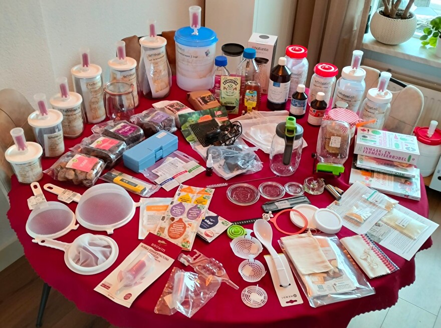 Alle artikelen in het assortiment. Alleen een paar verse probiotica (jun scoby en viili yoghurt) niet zichtbaar.