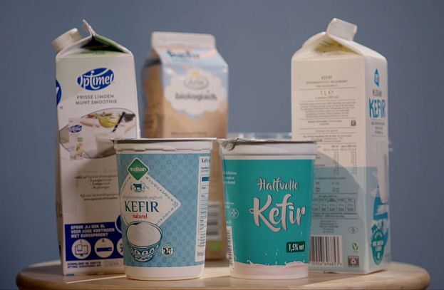 Inderdaad, kefir uit de supermarkt is geen echte kefir. Die wordt gemaakt met levende melkkefirkorrels die je eindeloos kunt gebruiken.